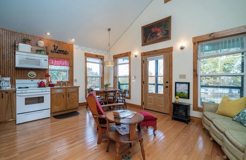 Ore City Cottage | OCJ Resort- All 3 Cottages on Lake O' the Pines!