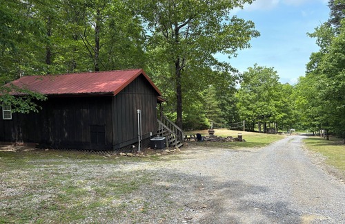 Benton Cabin | Ocoee Campin' - Cozy Cabin- Sleeps 4