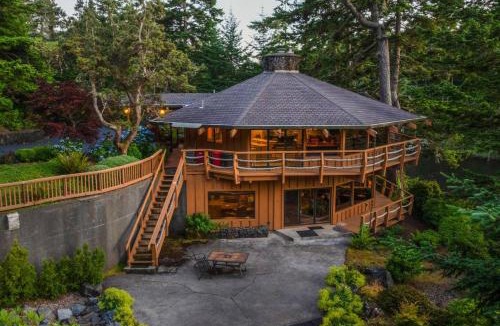 Saunders Lake House | Octagon and Guest House