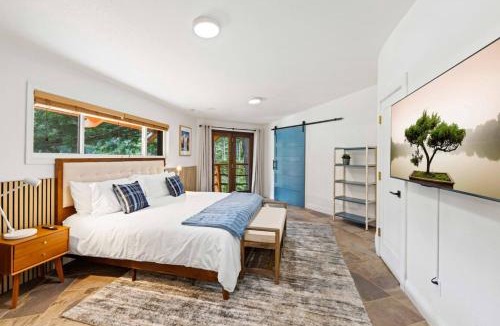 Saunders Lake House | Octagon and Guest House