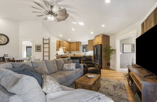 Elkland House | Octagon of the Ozark's. 10 minutes from Springfield! Remote feel, yet close.