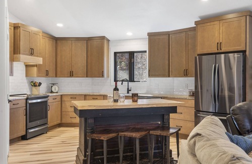 Elkland House | Octagon of the Ozark's. 10 minutes from Springfield! Remote feel, yet close.