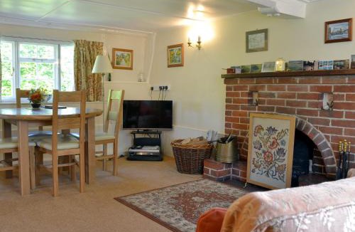 Collingbourne Kingston House | October Cottage