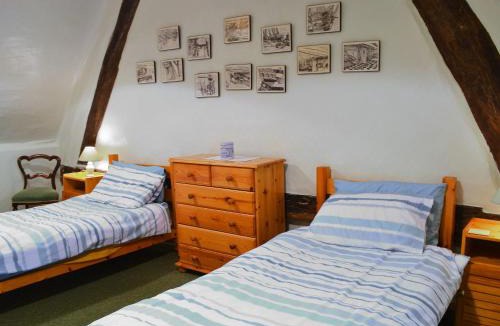 Collingbourne Kingston House | October Cottage