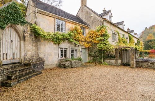 Chalford House | October Cottage