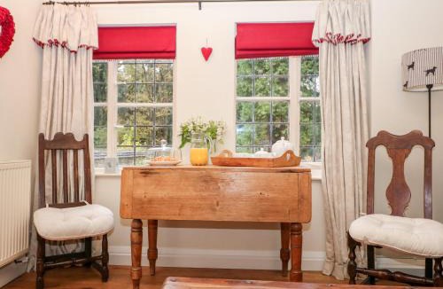 Chalford House | October Cottage