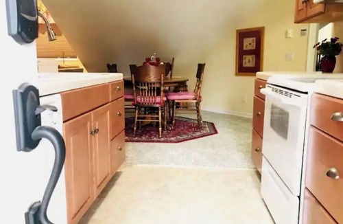 Brookings Apartment | OCTOPUS SUITE, fire pit, BBQ, wildlife viewing platform, shared oceanfront deck.