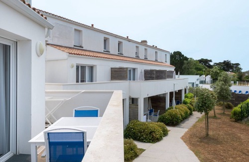 Noirmoutier-en-l'Ile Apartment | Odalys Collection Le Domaine des Pins by Interhome