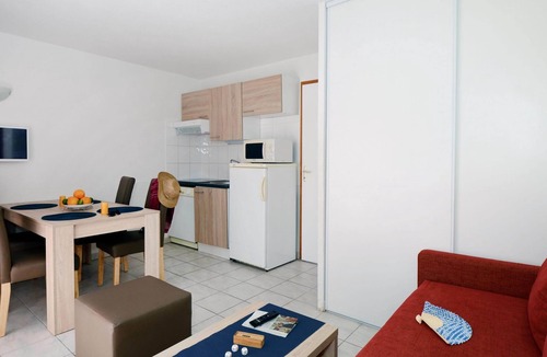 Salavas Apartment | Odalys Référence Les Hauts de Salavas by Interhome