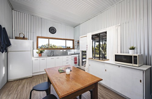 Lue House | Odd Frog Lodges - Bunkhouse