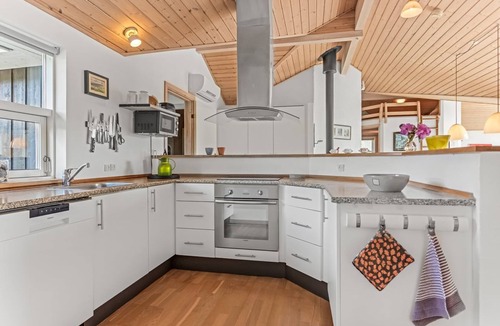Bratten Strand House | "Oddvar" - 400m from the sea by Interhome