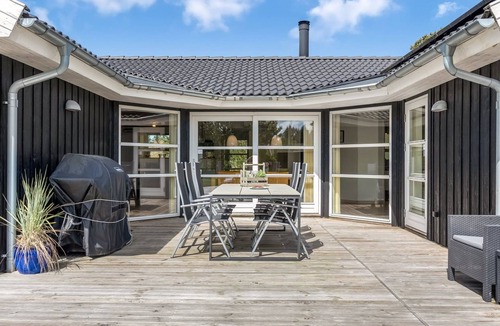 Bratten Strand House | "Oddvar" - 400m from the sea by Interhome
