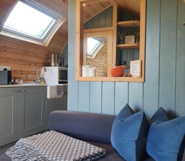 Welshpool Ski Chalet | Odli Glamping - Aderyn