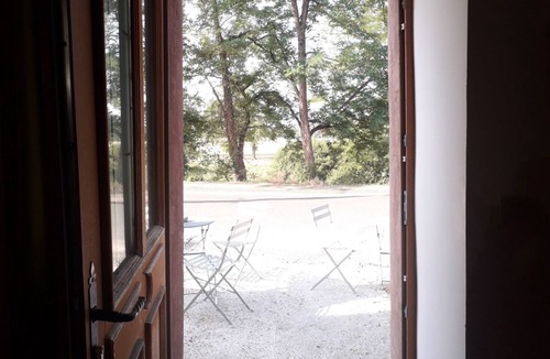 Vallon-en-Sully Apartment | Odyssée Auvergne, double room
