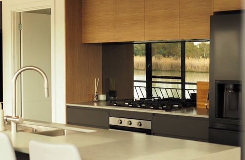 Renmark Boat Rental | Odyssey - Luxury Houseboat