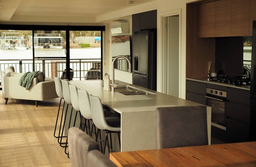 Renmark Boat Rental | Odyssey - Luxury Houseboat