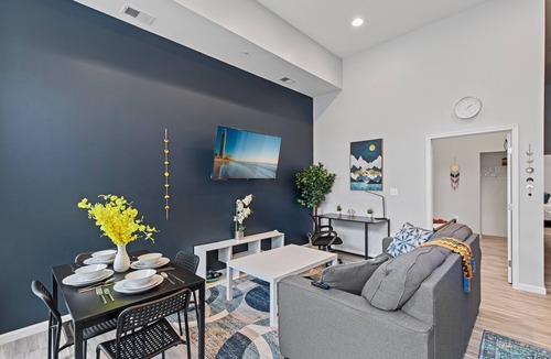 Old Goucher Apartment | ❤ of Downtown Baltimore ★Kitchen★Smart T