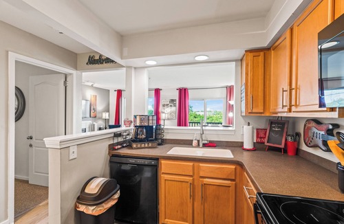 North Capitol Condo | ❤️OF DOWNTOWN NASHVILLE/On the RIVER/2 KNG BDS/2 BA/Walk 2 ALL. BROADWAY🎸/POOL