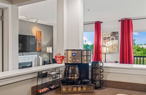 North Capitol Condo | ❤️OF DOWNTOWN NASHVILLE/On the RIVER/2 KNG BDS/2 BA/Walk 2 ALL. BROADWAY🎸/POOL