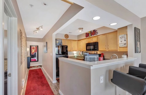 North Capitol Condo | ❤️of DWTN on the RIVER/Walk 2 BROADWAY & ALL/❤️2KING BDS/2BA/Free PRKG/POOL!🎸🎻