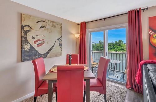 North Capitol Condo | ❤️of DWTN on the RIVER/Walk 2 BROADWAY & ALL/❤️2KING BDS/2BA/Free PRKG/POOL!🎸🎻
