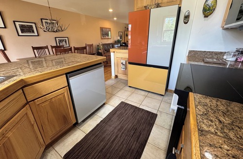 Winter Park House | ♥ of WP & Stage for Music Fests - 3BR/3.5BA W/Private Hot Tub & Garage, Sleeps 8