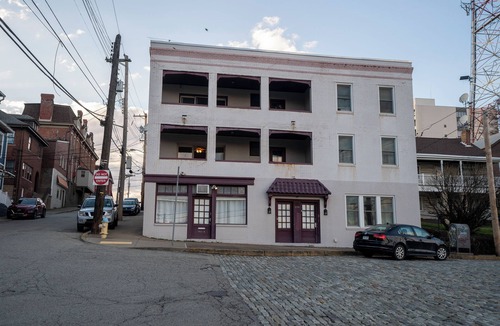 Mount Washington Apartment | Off Granview, Mount Washington, Pittsburgh with view of Mon River and driveway.