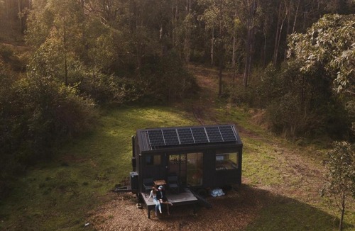 Main Creek House | Off-Grid Cabin Deep in Nature - Pet Friendly - Barney