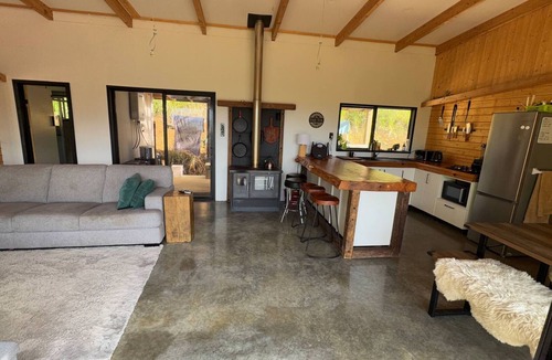 Kawhia House | Off grid cabin (pet friendly)