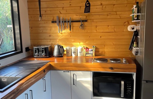 Kawhia House | Off grid cabin (pet friendly)
