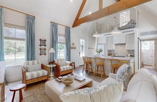 Brenham House | Off-Grid & Elegant Farmhouse Near Somerville Lake