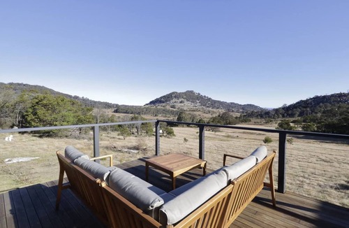 Tenterfield Apartment | Off-Grid Farm Stay with Scenic Views