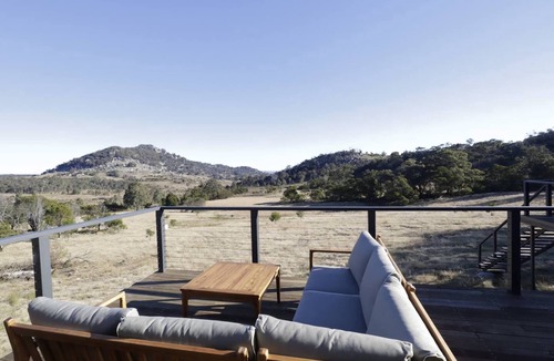 Tenterfield Apartment | Off-Grid Farm Stay with Scenic Views