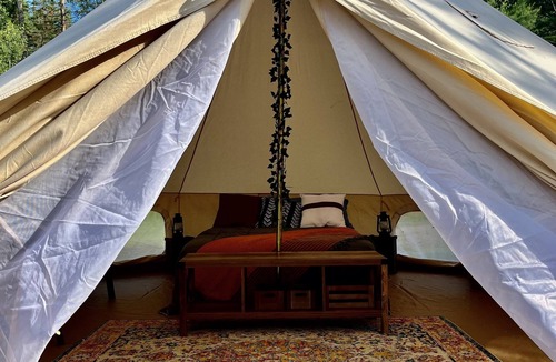 Sioux Narrows Nestor Falls House | Off Grid Glamping Tent with shared Hot tub, and Sauna!