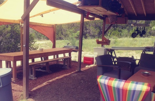 Oatmeal Cabin | Off grid Glamping cabin. 45 min from north Austin 5 min to Lake Travis