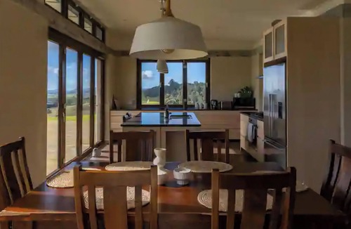 Mangapai House | Off-Grid Luxury - Soak In The View