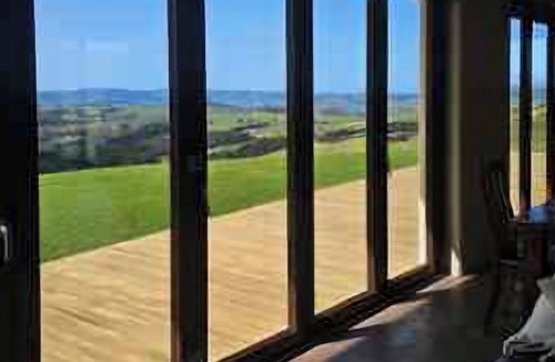 Mangapai House | Off-Grid Luxury - Soak In The View