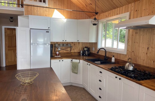 Saint David Cottage | Off-Grid Retreat on Oromocto Lake