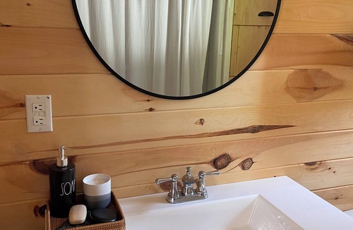Saint David Cottage | Off-Grid Retreat on Oromocto Lake