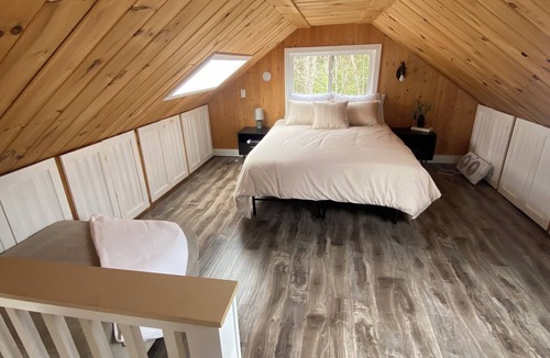 Saint David Cottage | Off-Grid Retreat on Oromocto Lake