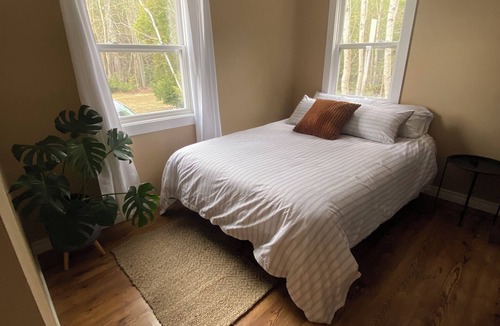 Saint David Cottage | Off-Grid Retreat on Oromocto Lake