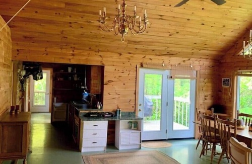 Golden Valley Cabin | Off-grid rustic 3-bedroom cabin on very quiet lake