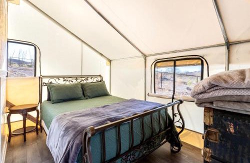 Tombstone House | Off-Grid Tented Cabin, Perfect for a Getaway in the Best Vacation Spot for Couples, Brisbee, Arizona