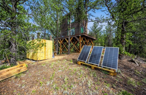 Divide Cabin | Off-Grid Tiny House Treehouse, re-live your childhood fantasy and dream!