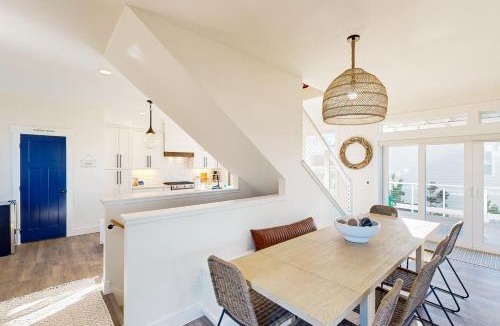 Nelscott House | Off of the Hook