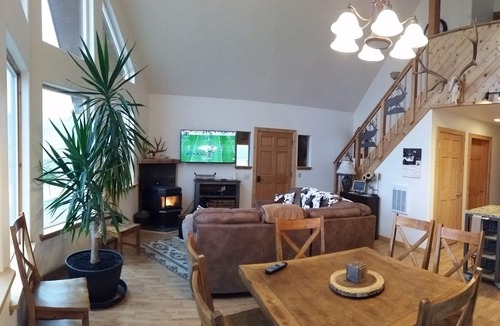 Riggins Cabin | Off the beaten path ridgetop location with dramatic mountain views