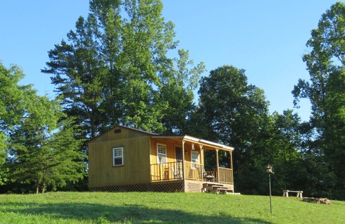 East Bernstadt Cabin | Off The Grid Camping Cabin: Private, Beautiful Views!