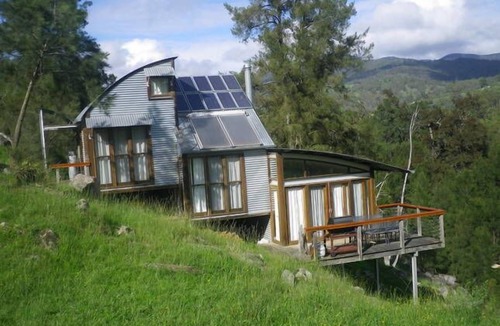 Megalong Valley House | Off the Grid Eco Lodge