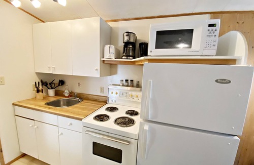 Falcon Lake Cabin | "Off the hook" Lakeside - Boat Rentals on site!