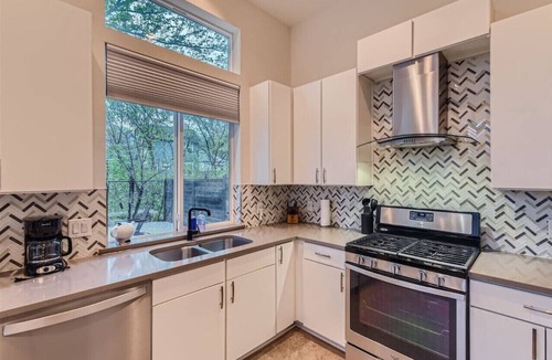 MLK House | Off the hook in Austin